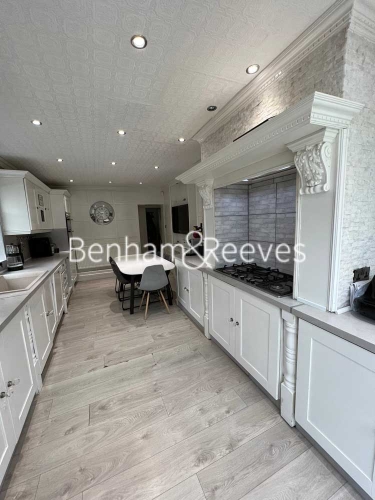 3 bedrooms house to rent in St Leonards Road, Waltham Abbey, EN9-image 2
