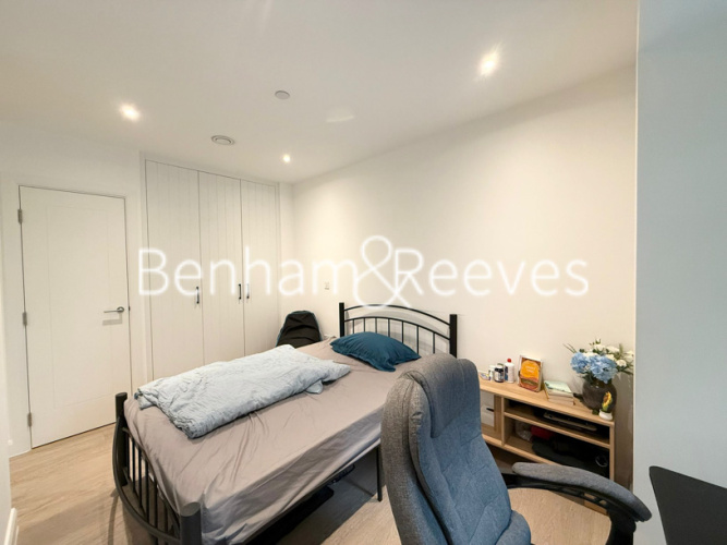 Studio flat to rent in Seagull Lane, Custom house, E16-image 3