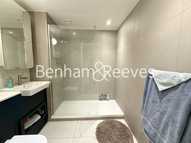 Studio flat to rent in Seagull Lane, Custom house, E16-image 4