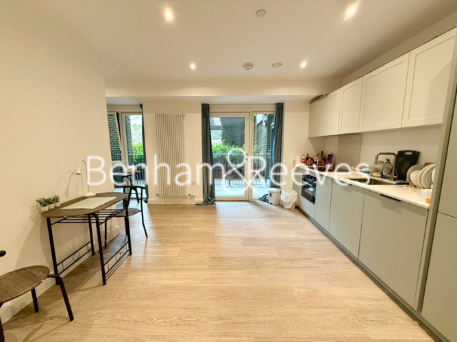 Studio flat to rent in Seagull Lane, Custom house, E16-image 5