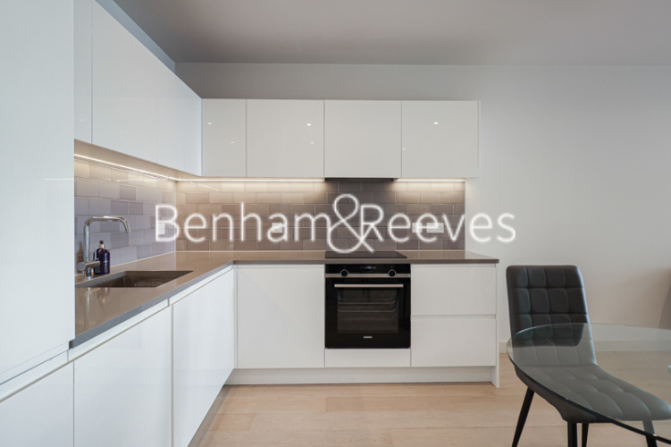 2  bedrooms flat to rent in Bonnet Street, Royal Wharf Riverscape, E16-image 2