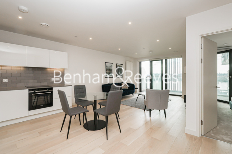 2  bedrooms flat to rent in Bonnet Street, Royal Wharf Riverscape, E16-image 3