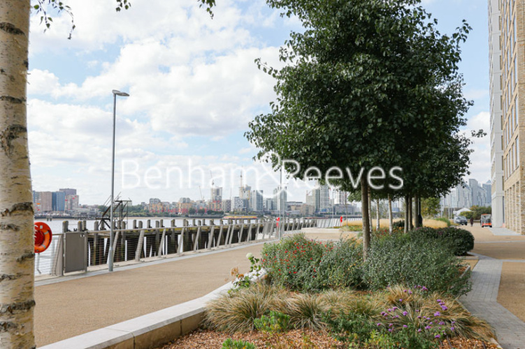 2  bedrooms flat to rent in Bonnet Street, Royal Wharf Riverscape, E16-image 8