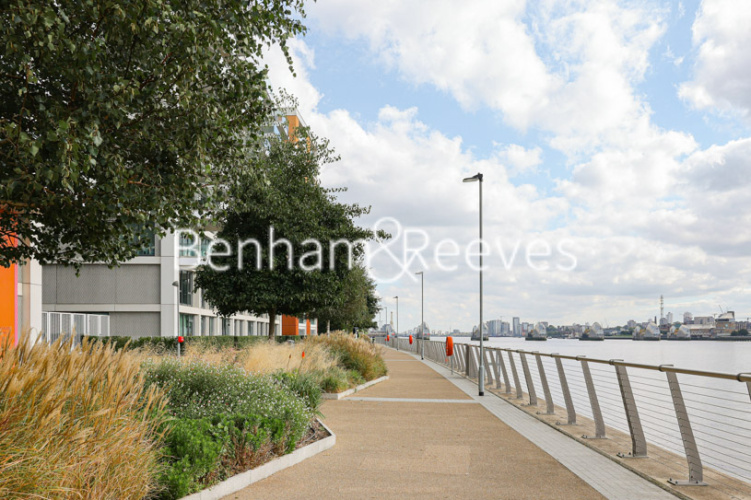 2  bedrooms flat to rent in Bonnet Street, Royal Wharf Riverscape, E16-image 22
