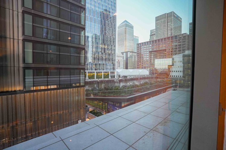 1  bedroom flat to rent in west tower, Canary Wharf, E14-image 4