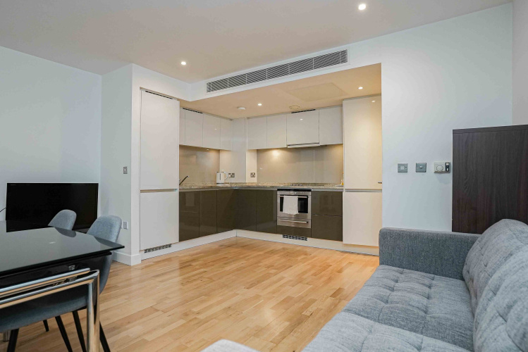 1  bedroom flat to rent in west tower, Canary Wharf, E14-image 5