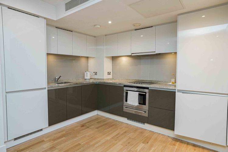 1  bedroom flat to rent in west tower, Canary Wharf, E14-image 6