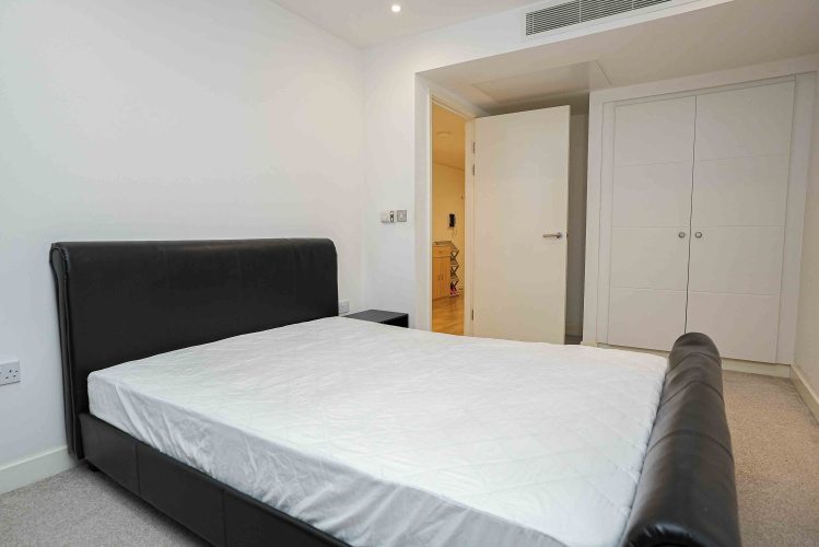 1  bedroom flat to rent in west tower, Canary Wharf, E14-image 12