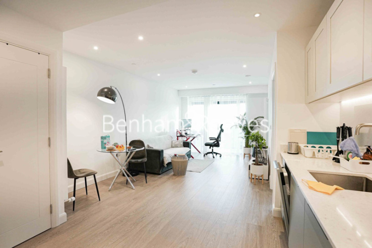 1  bedroom flat to rent in Royal Docks, Canary Wharf, E16-image 1
