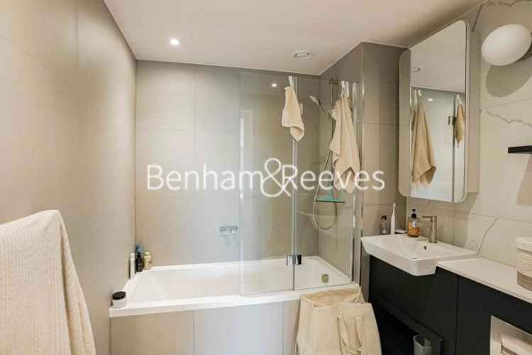 1  bedroom flat to rent in Royal Docks, Canary Wharf, E16-image 3