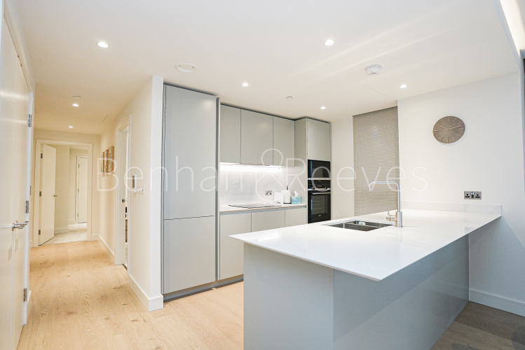 2  bedrooms flat to rent in Harcourt tower, South Quay Plaza, E14-image 2