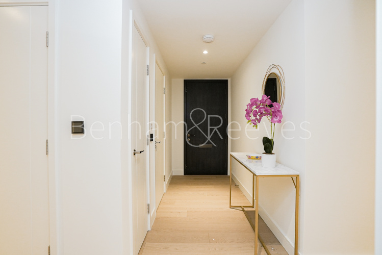 2  bedrooms flat to rent in Harcourt tower, South Quay Plaza, E14-image 10
