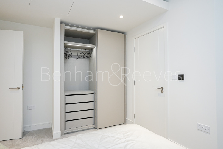 2  bedrooms flat to rent in Harcourt tower, South Quay Plaza, E14-image 12