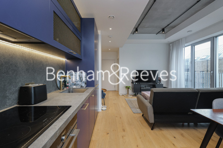 1  bedroom flat to rent in Goodluck Hope, Canning town, E14-image 2