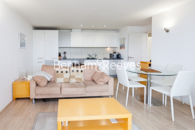 1 bedroom flat to rent in Aurora Building, Blackwall Way, E14-image 1