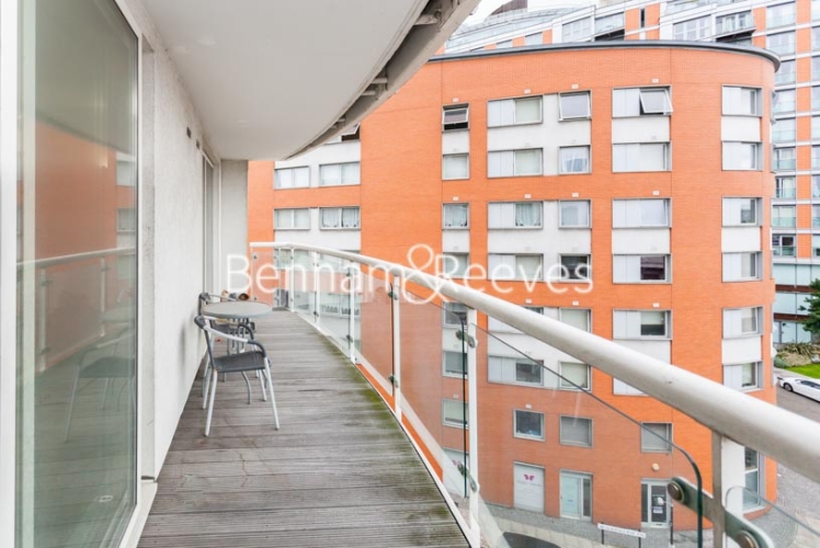 1 bedroom flat to rent in Aurora Building, Blackwall Way, E14-image 9