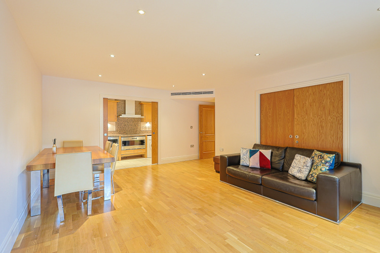 3  bedrooms flat to rent in Aspect Court, Imperial Wharf, SW6-image 1