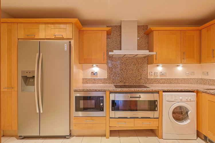 3  bedrooms flat to rent in Aspect Court, Imperial Wharf, SW6-image 2