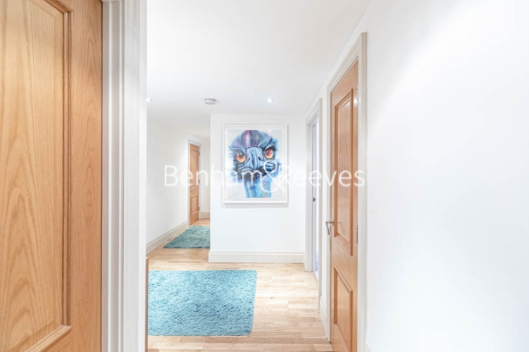 2  bedrooms flat to rent in Thames Point, The Boulevard, SW6-image 9
