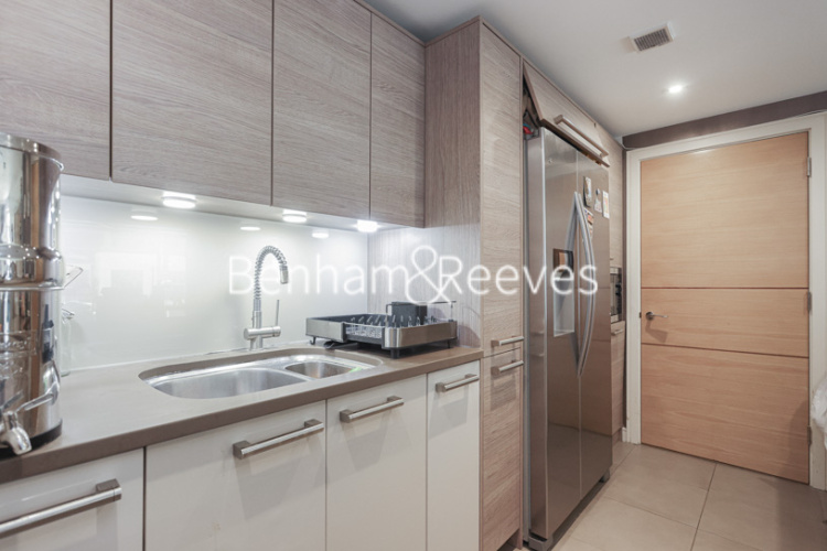3  bedrooms flat to rent in Lensbury Avenue, Fulham, SW6-image 2