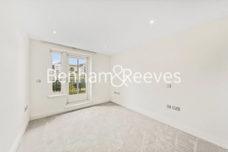 3  bedrooms flat to rent in Imperial Crescent, Imperial Wharf, SW6-image 3