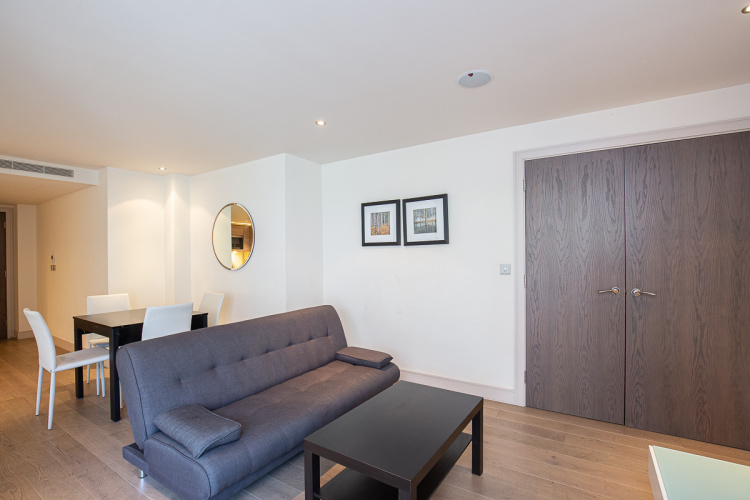 Studio flat to rent in Park Street, Fulham, SW6-image 1