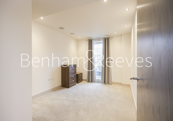 3 bedrooms flat to rent in Park Street, Fulham, SW6-image 9