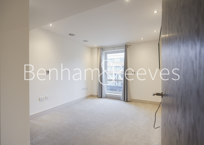 3 bedrooms flat to rent in Park Street, Fulham, SW6-image 20