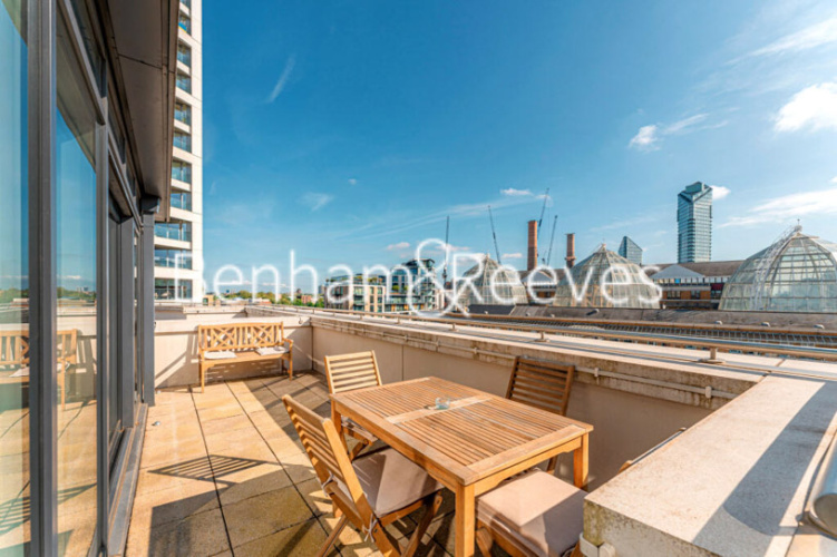3  bedrooms flat to rent in Doulton House, Chelsea Creek, SW6-image 5