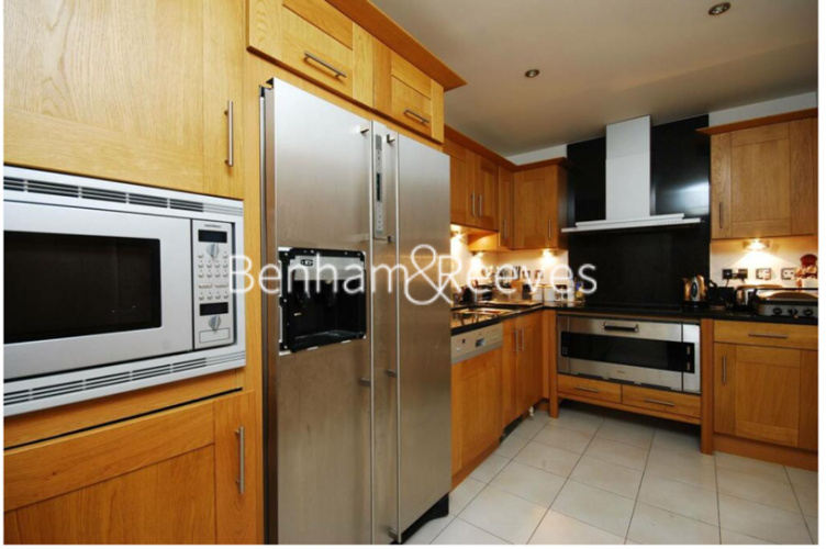2  bedrooms flat to rent in Harbour Reach, Imperial Wharf, SW6-image 2