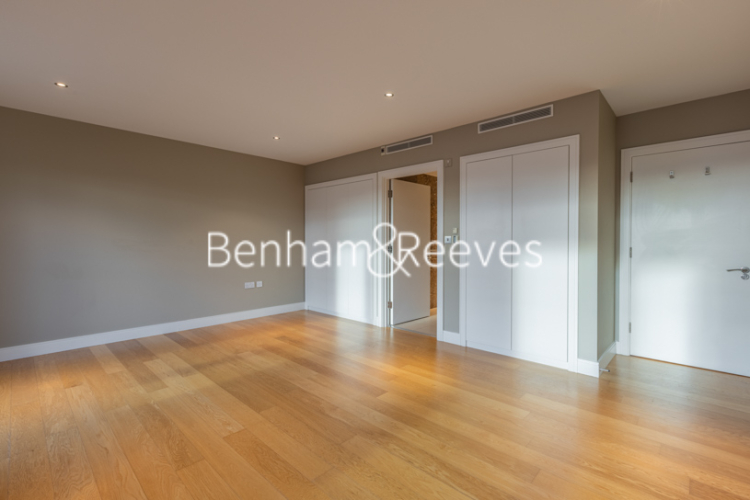 3 bedrooms flat to rent in Boxtree House, Imperial Wharf, SW6-image 8