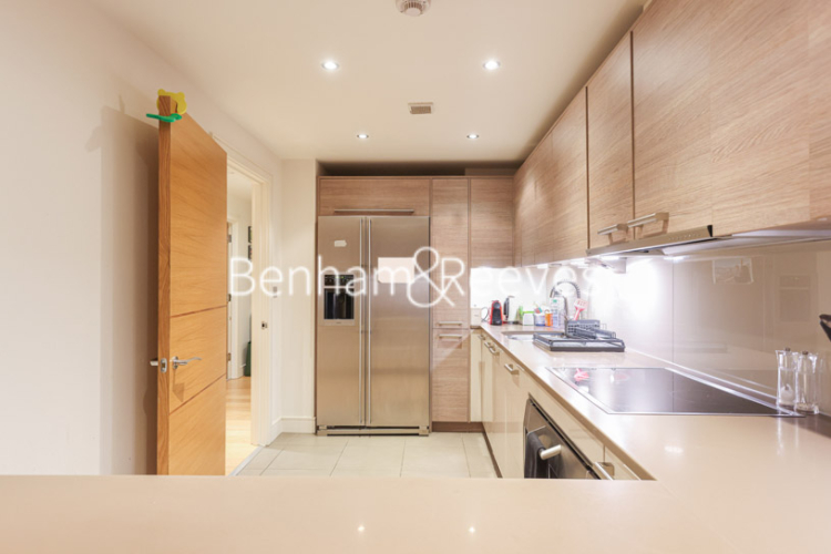 2  bedrooms flat to rent in Lensbury Avenue, Fulham, SW6-image 2