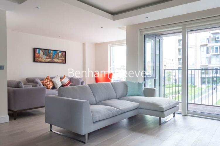 2  bedrooms flat to rent in Thurstan Street, Chelsea Creek, SW6-image 1