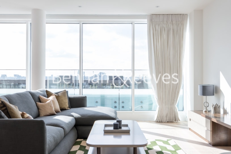 3 bedrooms flat to rent in Central Avenue, Fulham, SW6-image 1