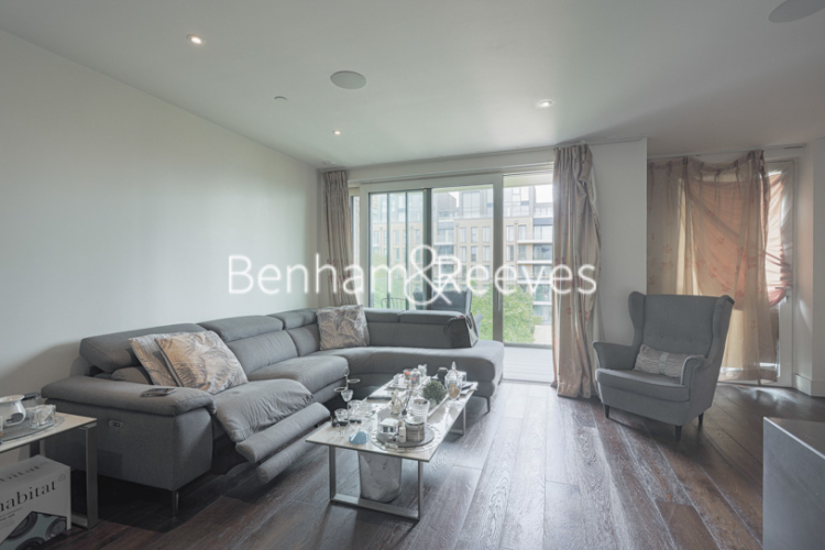 4  bedrooms flat to rent in Central Avenue, Fulham, SW6-image 1