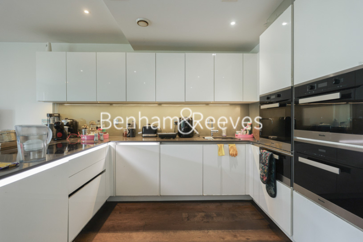 4  bedrooms flat to rent in Central Avenue, Fulham, SW6-image 2