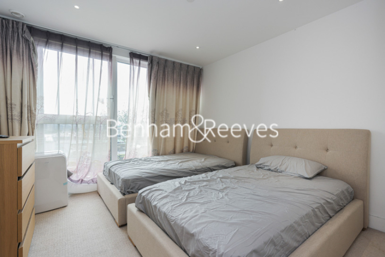 4  bedrooms flat to rent in Central Avenue, Fulham, SW6-image 8