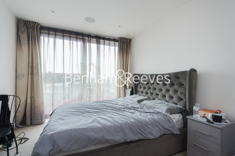 4  bedrooms flat to rent in Central Avenue, Fulham, SW6-image 23