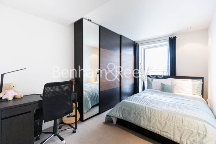 2  bedrooms flat to rent in Park Street, Chelsea Creek, SW6-image 3
