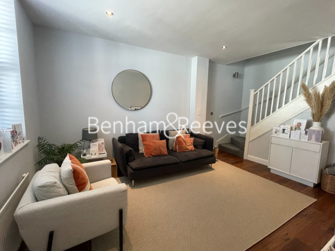 3  bedrooms flat to rent in Bagleys Lane, Imperial Wharf, SW6-image 1