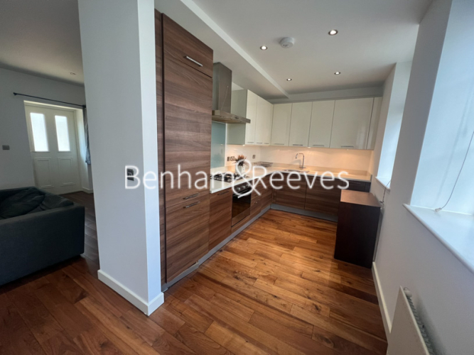 2  bedrooms flat to rent in Townmead Road, Imperial Wharf, SW6-image 2