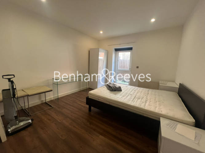 2  bedrooms flat to rent in Townmead Road, Imperial Wharf, SW6-image 3