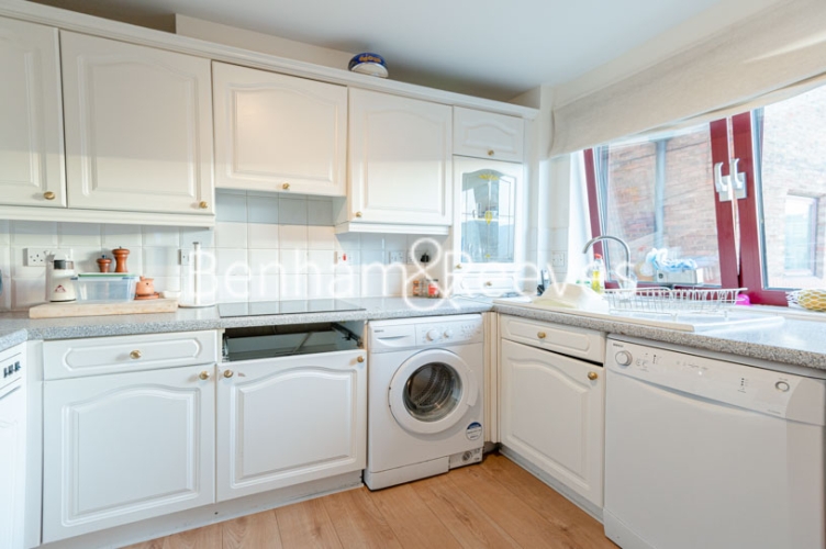 2 bedrooms flat to rent in William Morris Way, Fulham, SW6-image 2