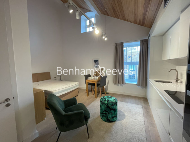 Studio flat to rent in Bubbling Well Square, Ram Quarter, SW18-image 3