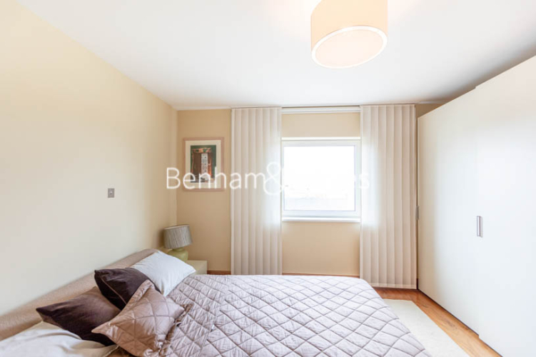 2 bedrooms flat to rent in Copthorne hotel, Fulham Road, SW6-image 4