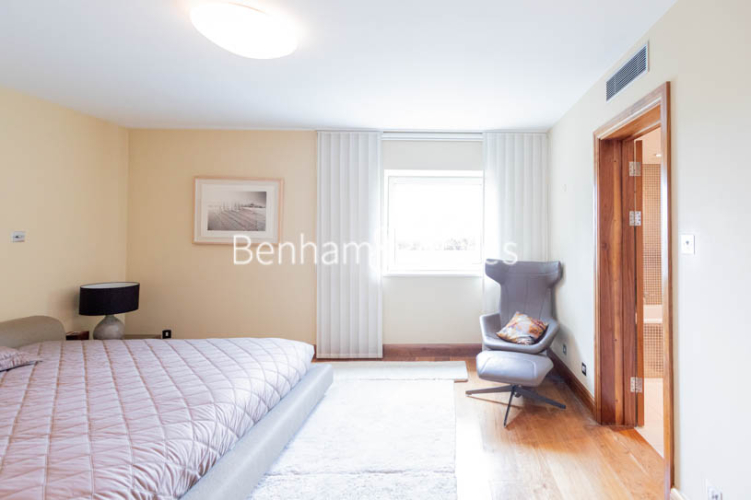3 bedrooms flat to rent in Copthorne hotel, Fulham Road, SW6-image 10