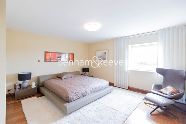 3 bedrooms flat to rent in Copthorne hotel, Fulham Road, SW6-image 14