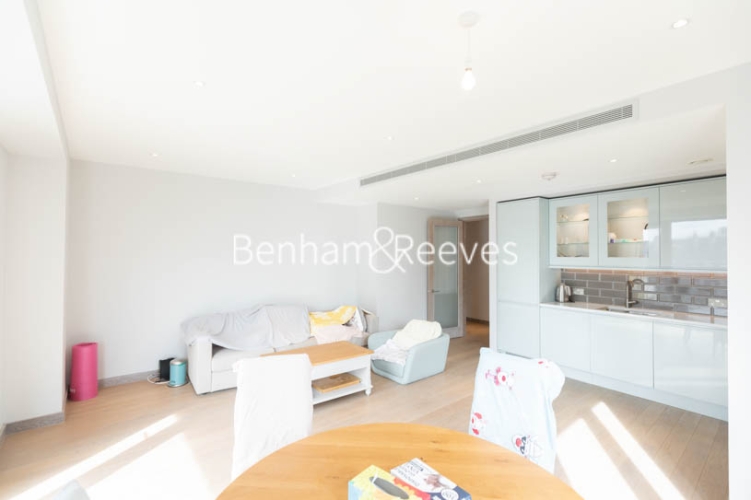 3 bedrooms flat to rent in Drapers Yard, Imperial Wharf, SW18-image 1