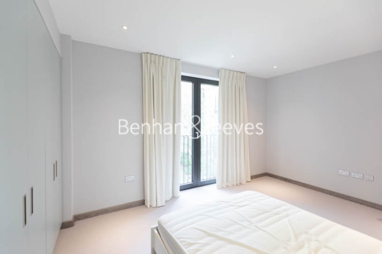 3 bedrooms flat to rent in Drapers Yard, Imperial Wharf, SW18-image 3