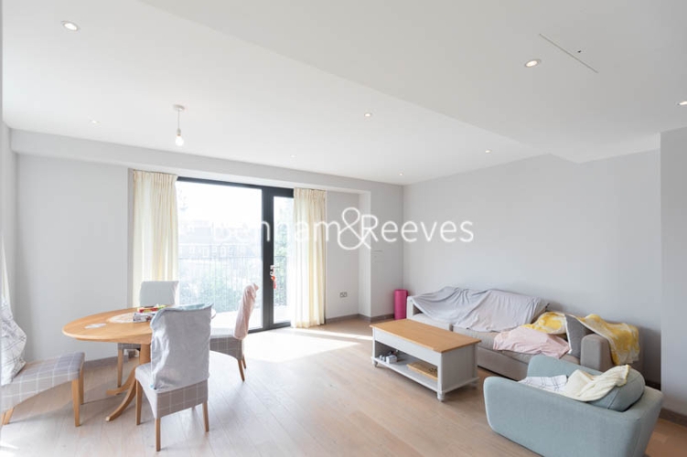 3 bedrooms flat to rent in Drapers Yard, Imperial Wharf, SW18-image 8